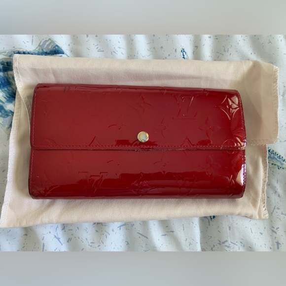Authentic Louis Vuitton Vernis red Wallet - Picture 1 of 9